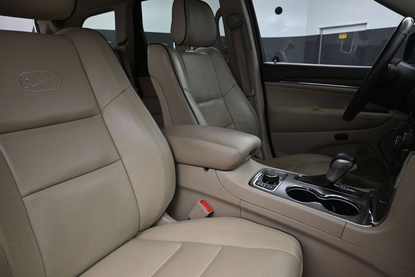 Used 2020 Jeep Grand Cherokee Overland AWD/4WD image 27