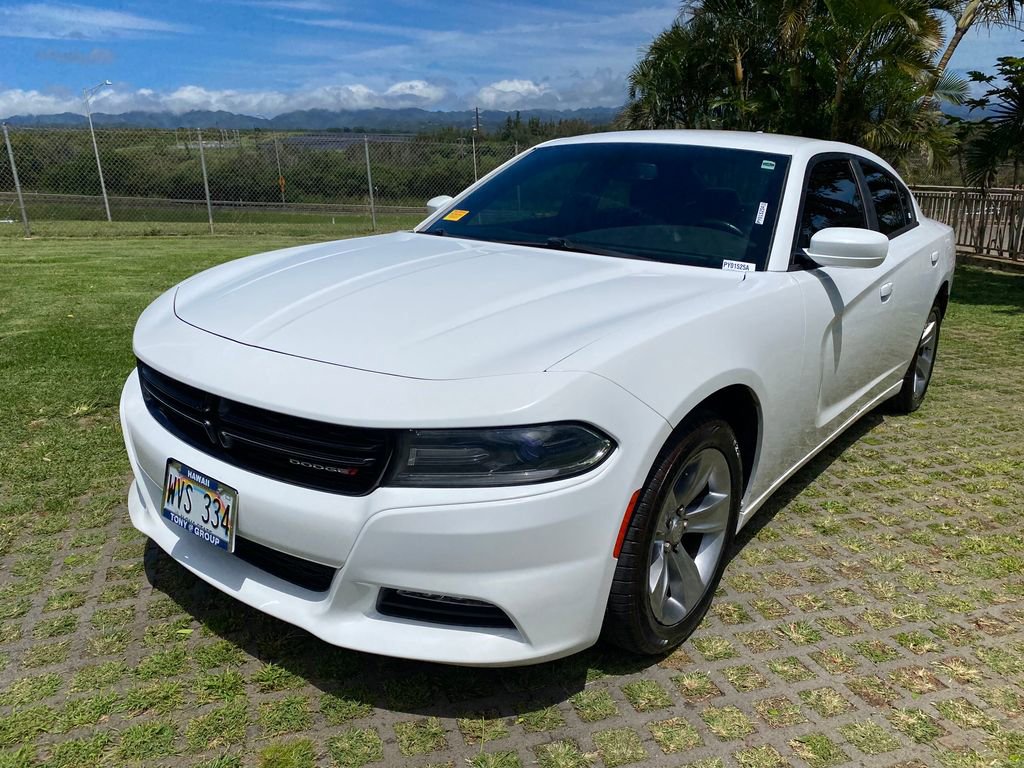 Used 2017 Dodge Charger SXT RWD image 3