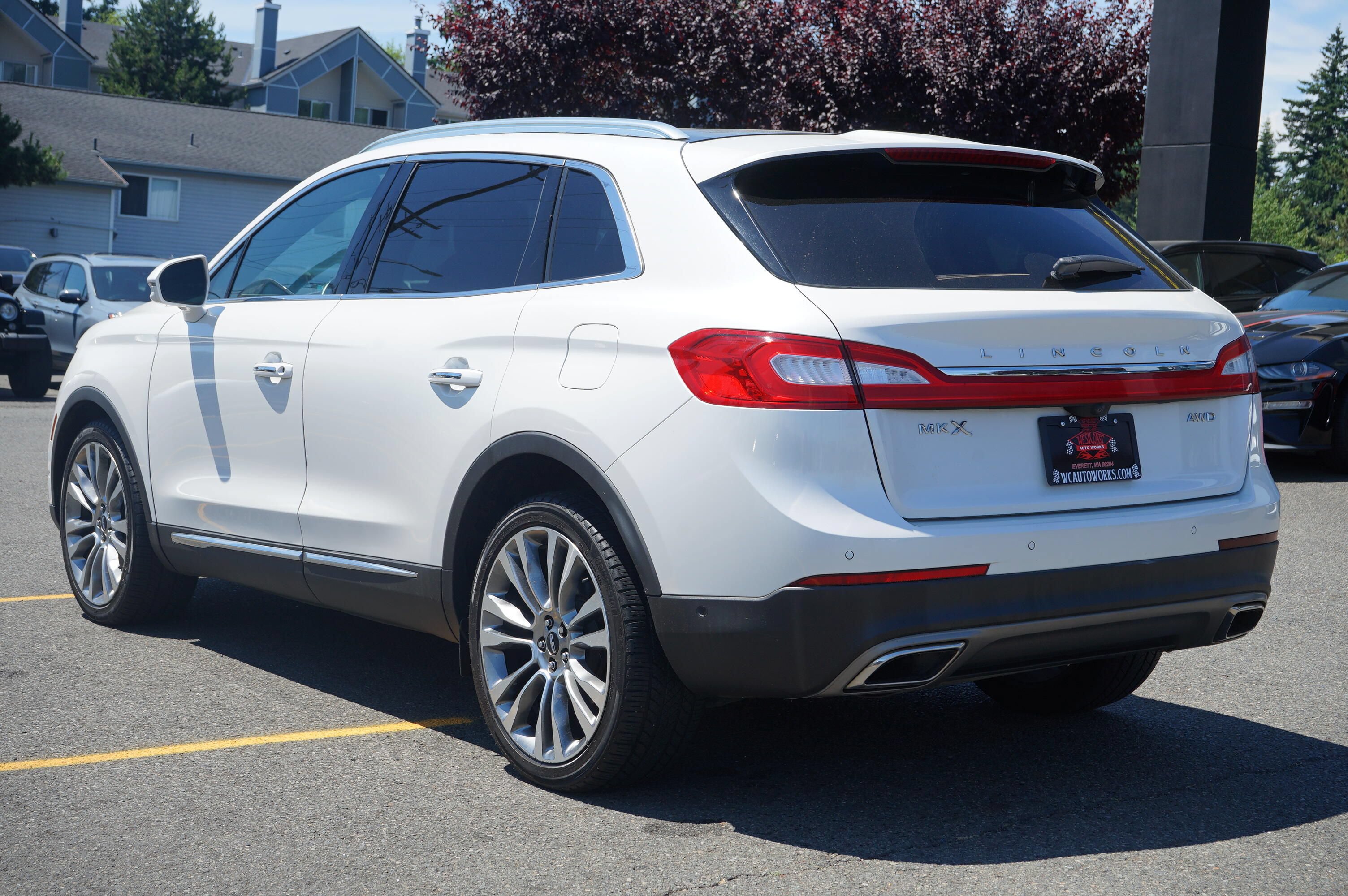 Used 2016 Lincoln MKX Reserve w/ Luxury Package AWD/4WD image 3