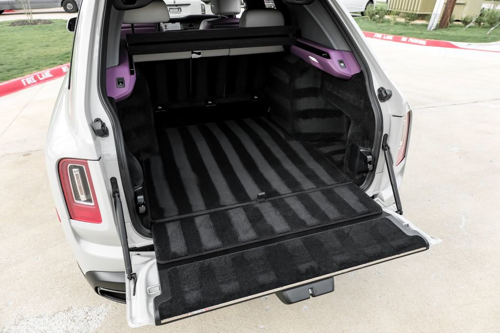 Used 2022 Rolls-Royce Cullinan Black Badge image 57