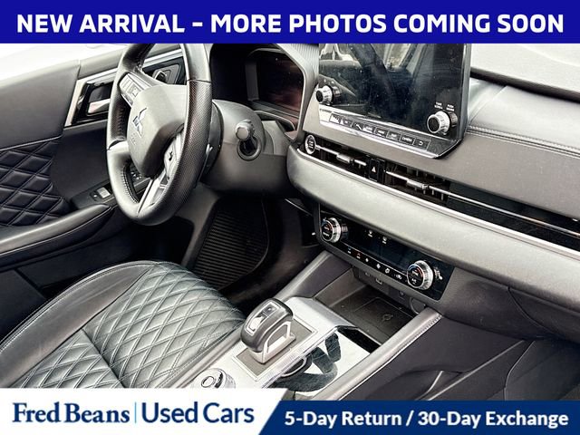 Used 2024 Mitsubishi Outlander SEL AWD/4WD image 2