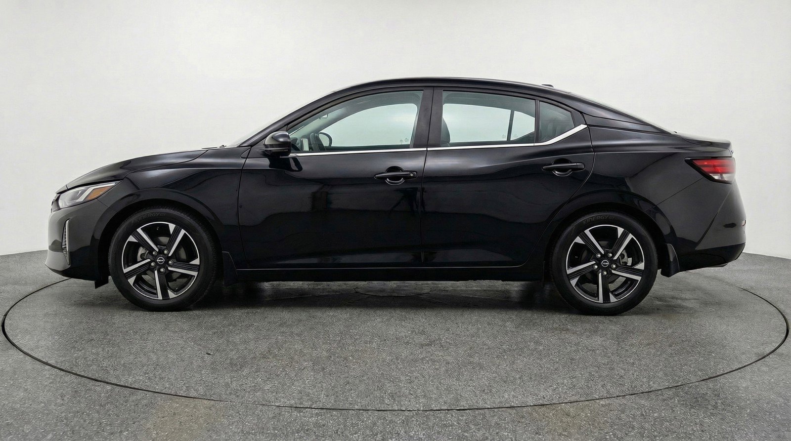 Used 2025 Nissan Sentra SV FWD image 5