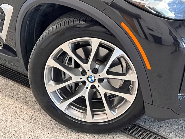 Used 2024 BMW X5 xDrive40i w/ Parking Assistance Package AWD/4WD image 35