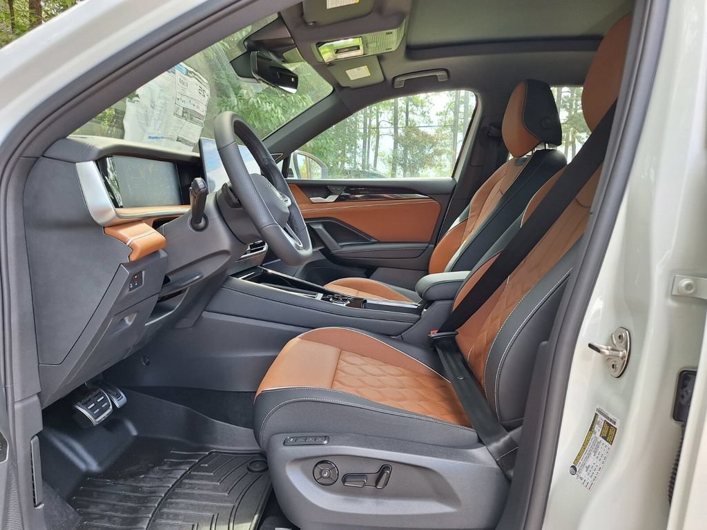 New 2026 Volkswagen Tiguan SEL R-Line AWD/4WD image 9