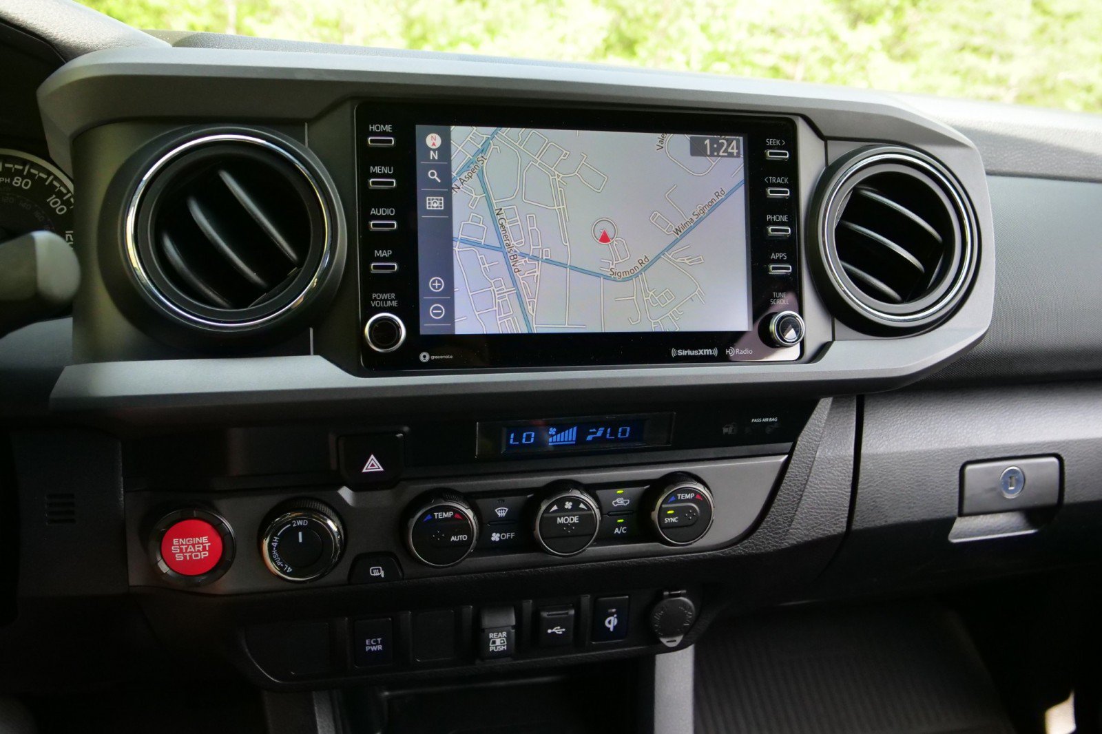 Used 2022 Toyota Tacoma TRD Sport AWD/4WD image 9