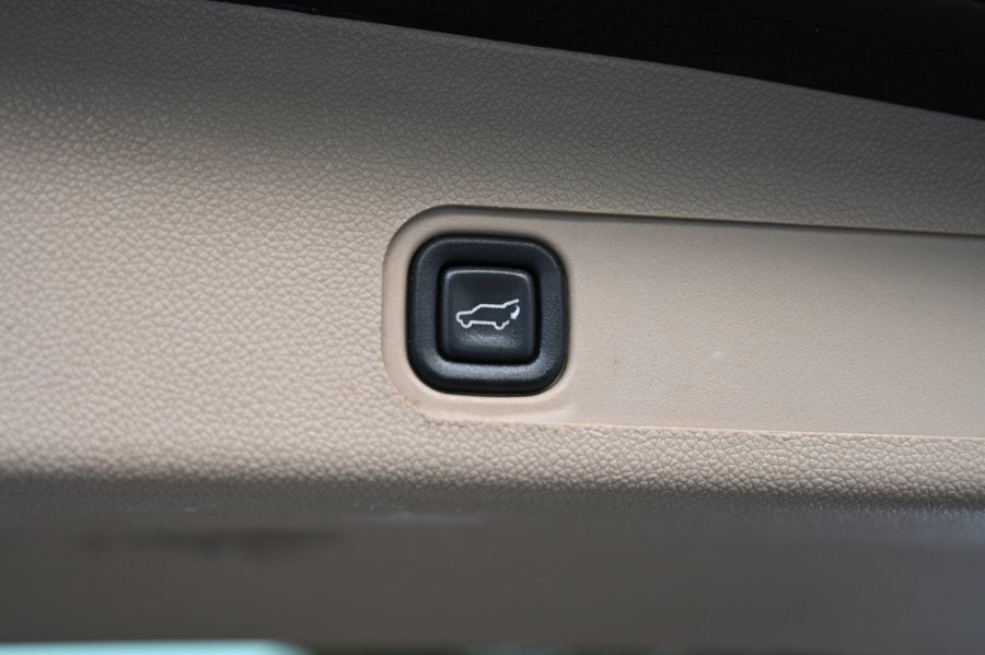 Used 2014 Cadillac Escalade Premium AWD/4WD image 21