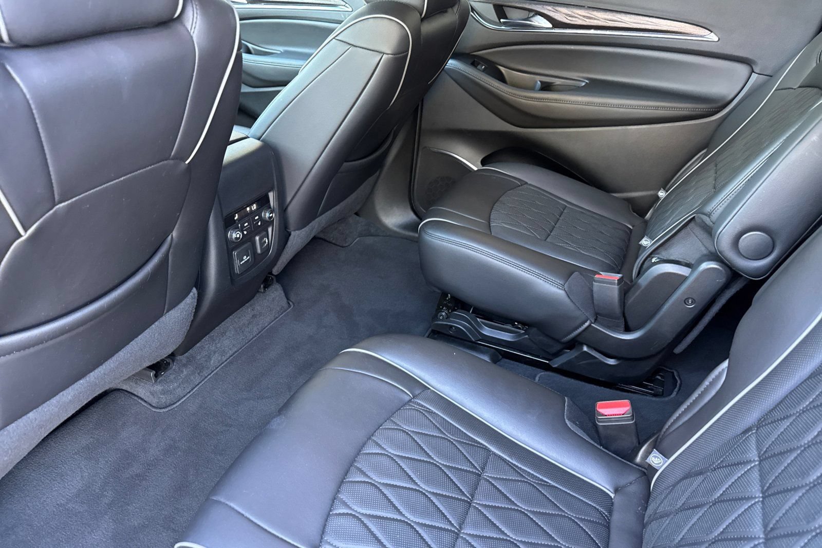 Certified 2024 Buick Enclave Avenir FWD image 13
