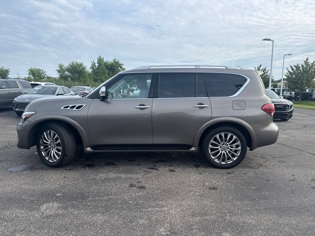 Used 2016 INFINITI QX80 4WD w/ Deluxe Technology Package image 2