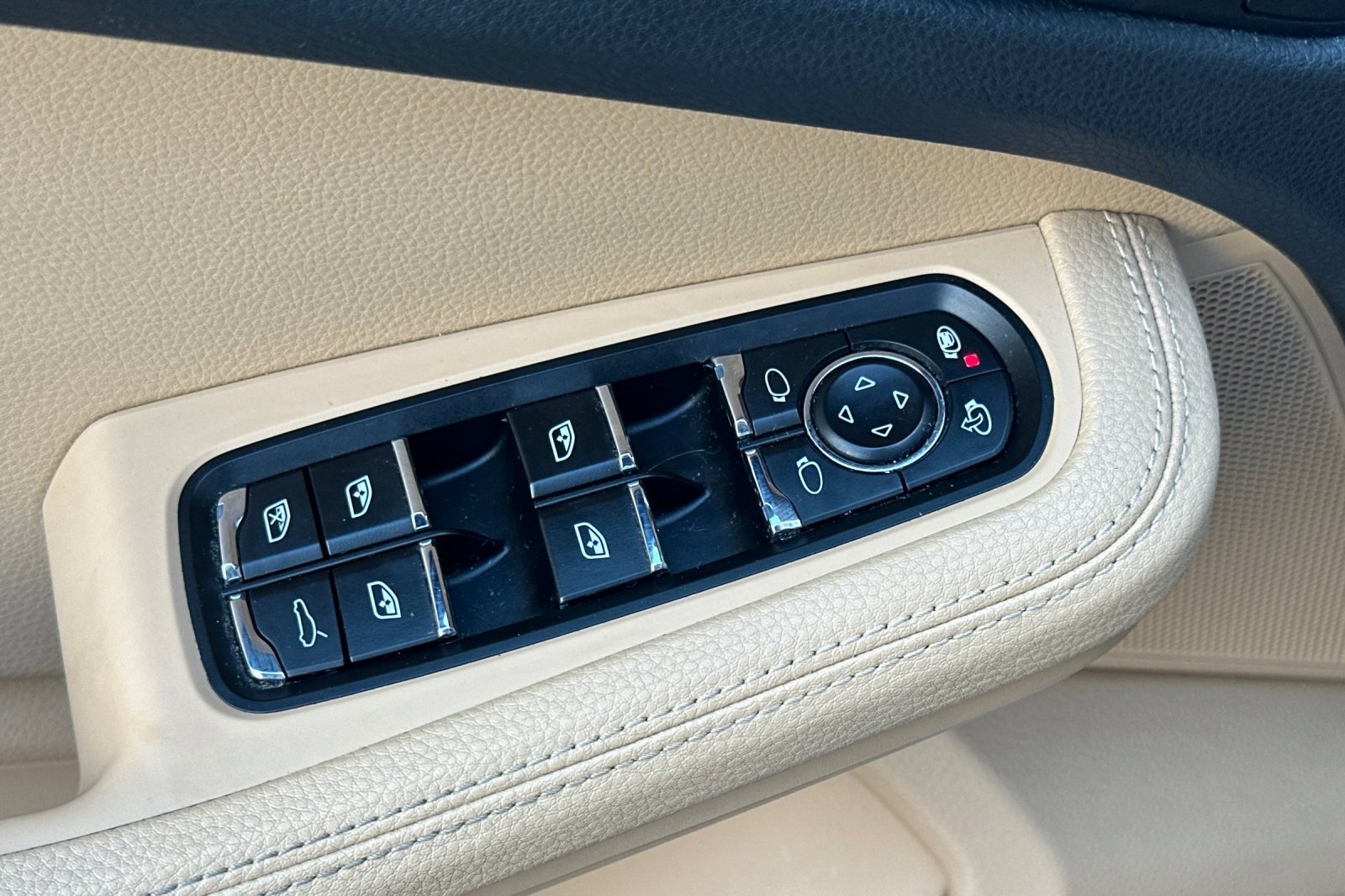 Used 2018 Porsche Macan Sport Edition image 13