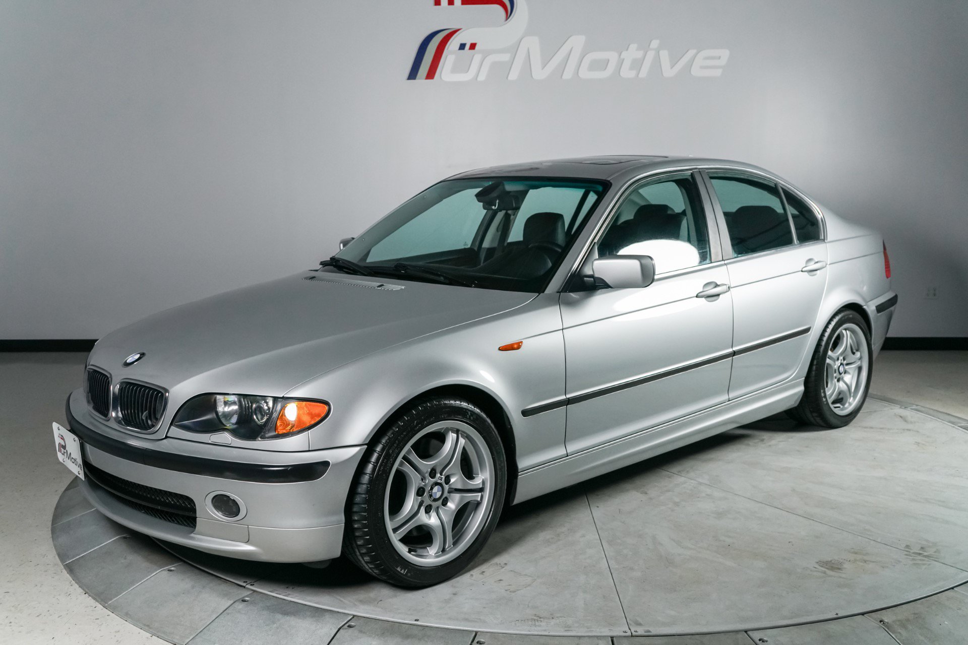 Used 2004 BMW 330i Sedan RWD image 2