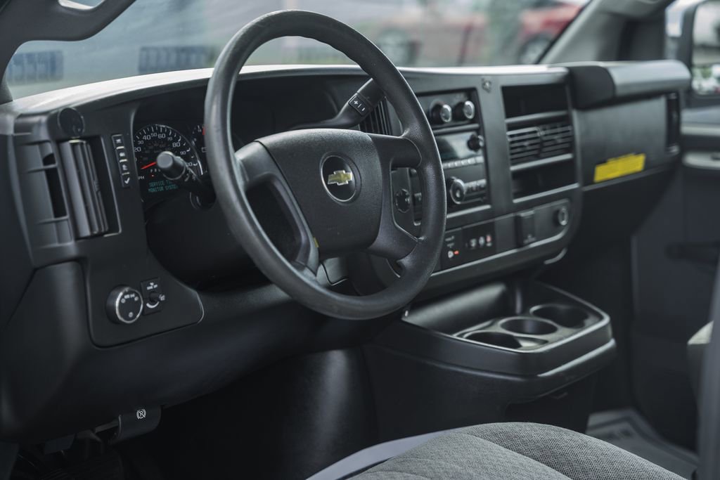 Used 2018 Chevrolet Express 2500 RWD image 15