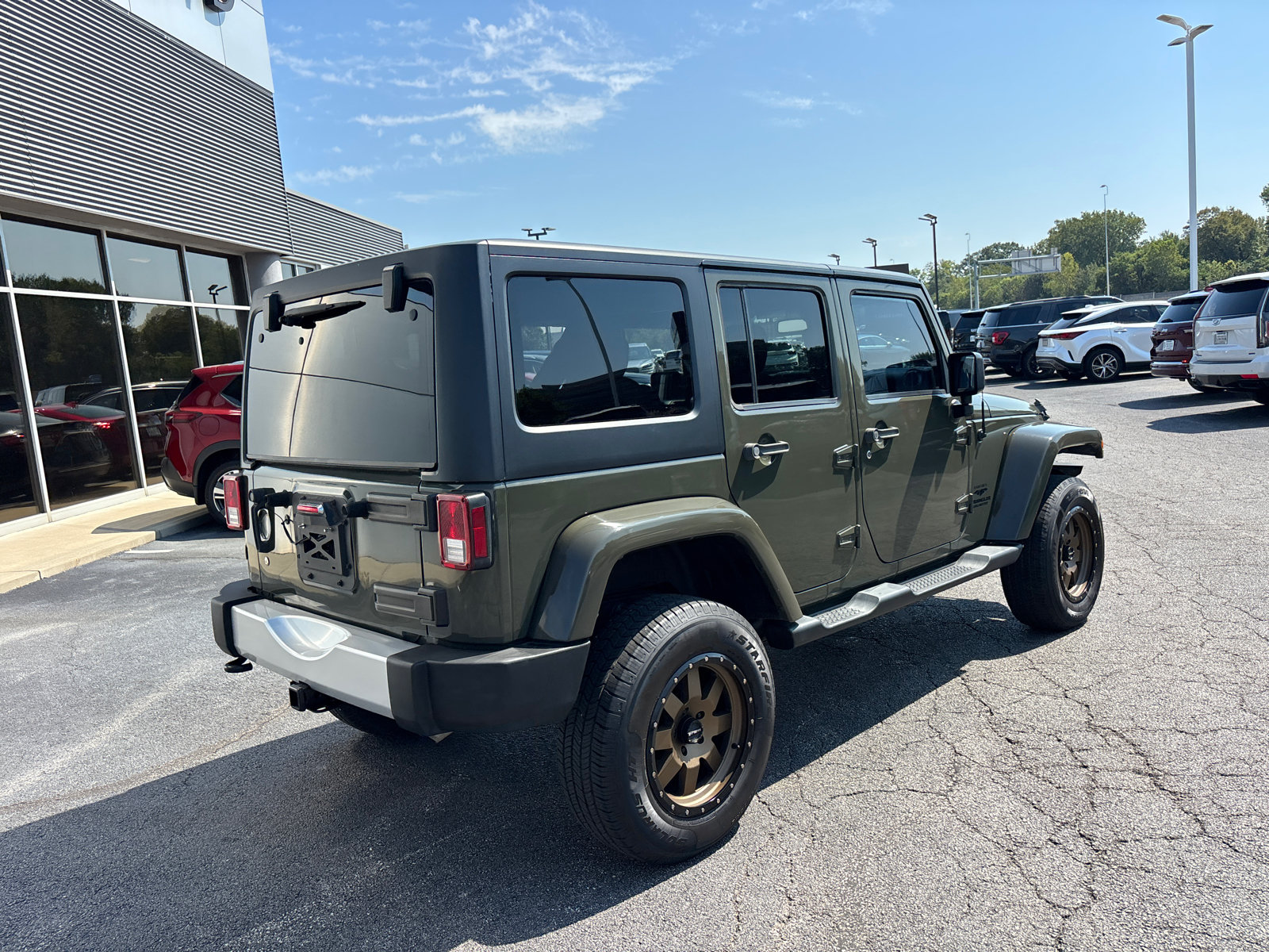 Used 2015 Jeep Wrangler Unlimited Sahara w/ Connectivity Group AWD/4WD image 7