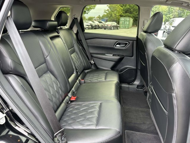 Used 2024 Nissan Rogue Platinum AWD/4WD image 13