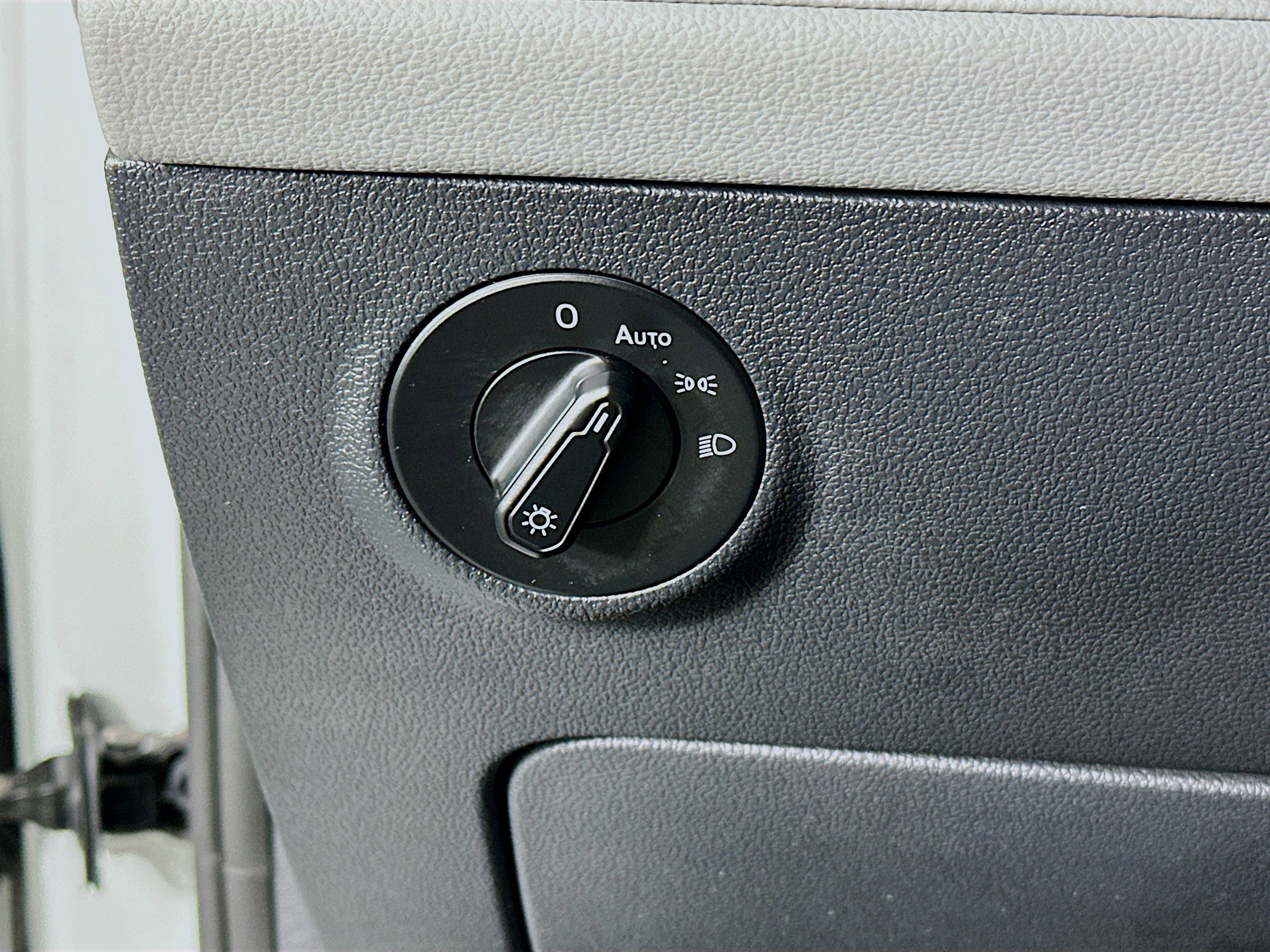 Used 2024 Volkswagen Taos SE image 17