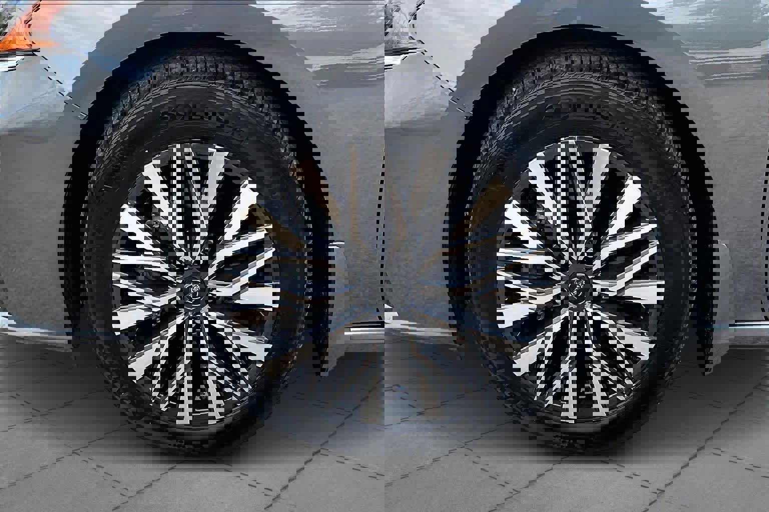 Used 2025 Nissan Altima 2.5 SV FWD image 11