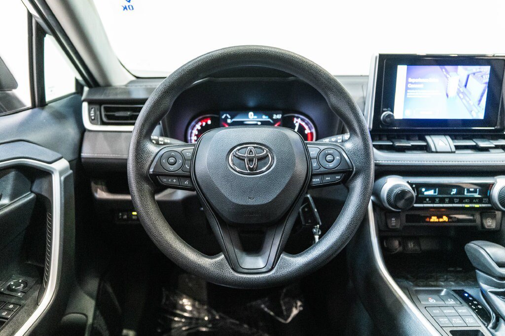 Used 2025 Toyota RAV4 LE AWD/4WD image 16