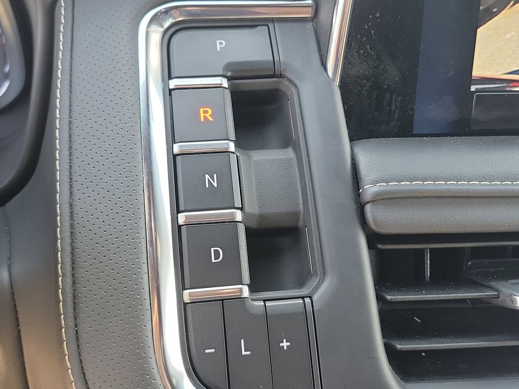 Used 2024 Chevrolet Tahoe Premier AWD/4WD image 30