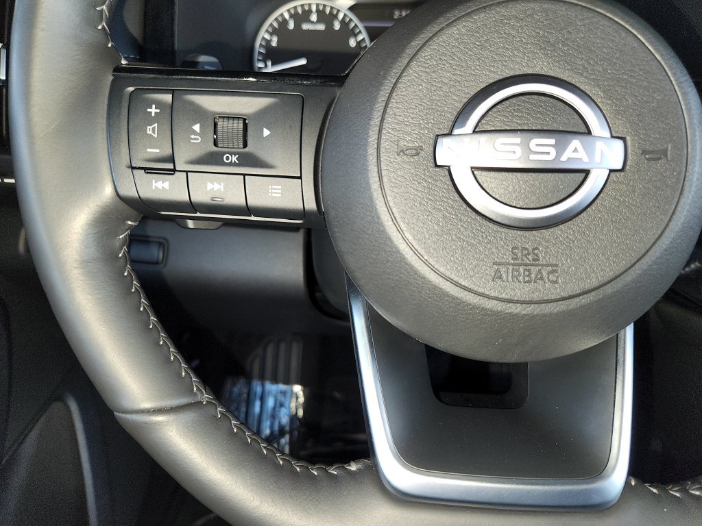 Used 2025 Nissan Pathfinder SL AWD/4WD image 27