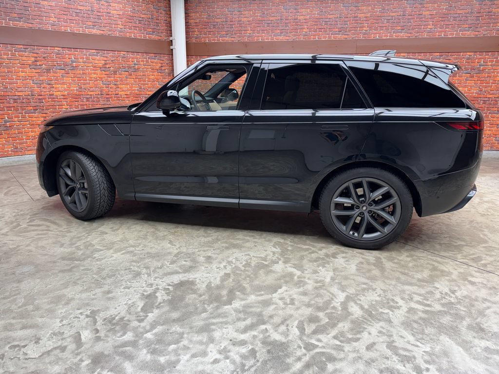 Used 2024 Land Rover Range Rover Sport SE AWD/4WD image 2