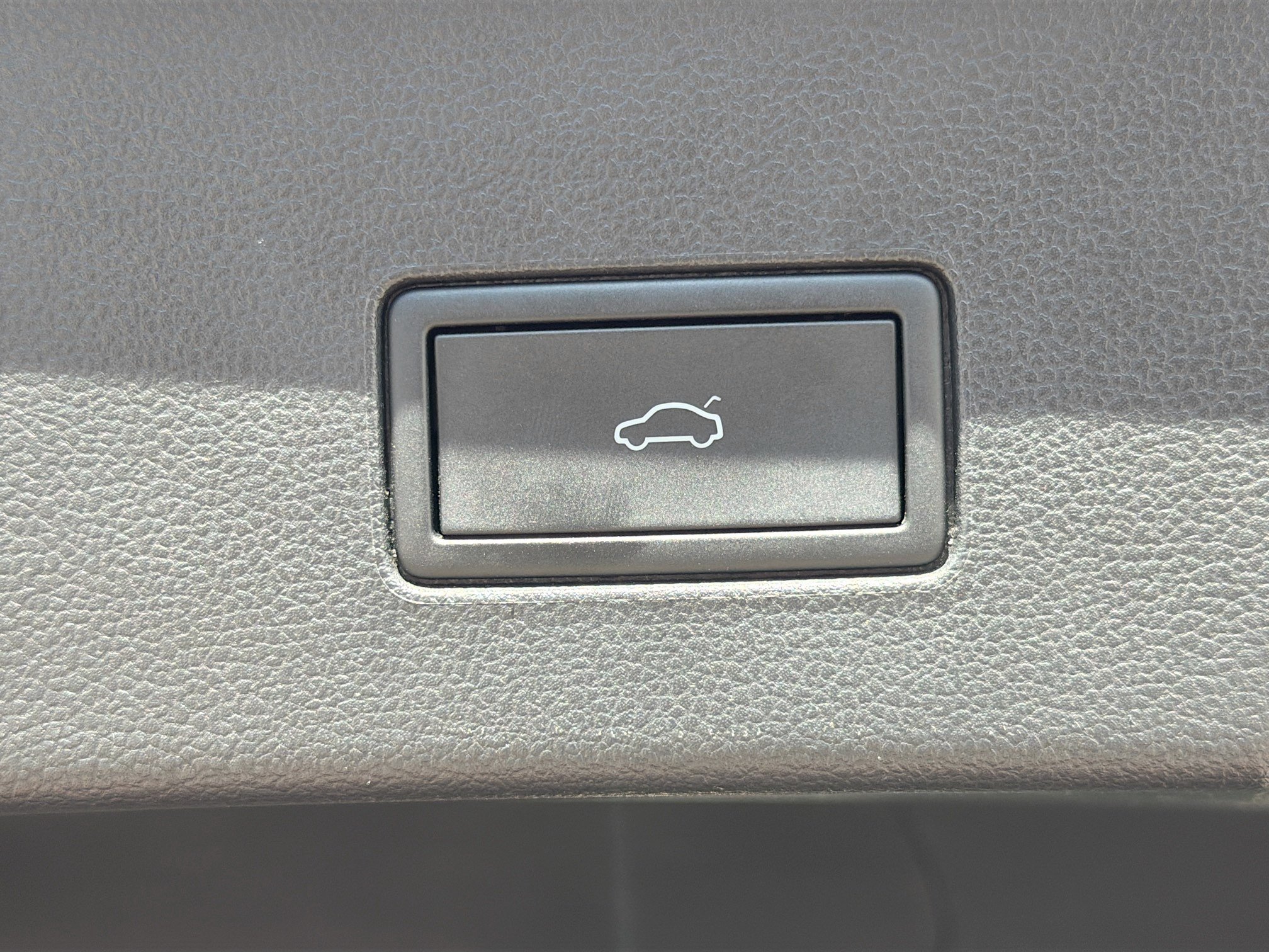 Used 2024 Volkswagen Atlas Cross Sport SE w/ Panoramic Sunroof Package FWD image 12