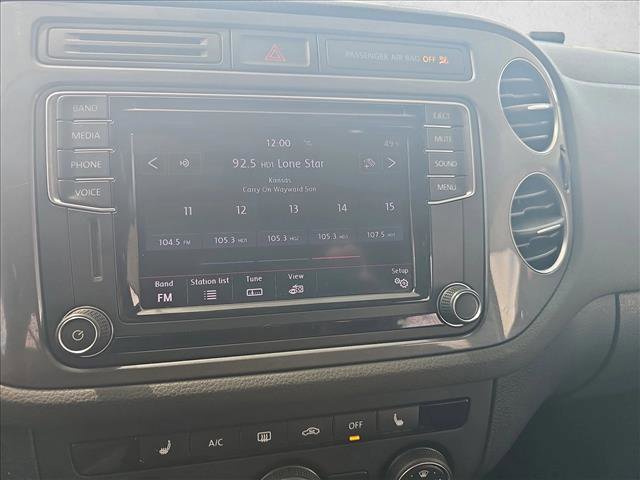 Used 2017 Volkswagen Tiguan S image 14