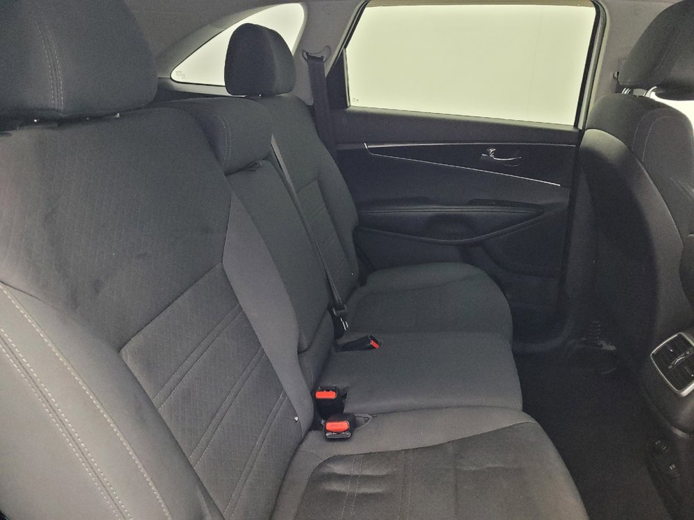 Used 2016 Kia Sorento LX image 19