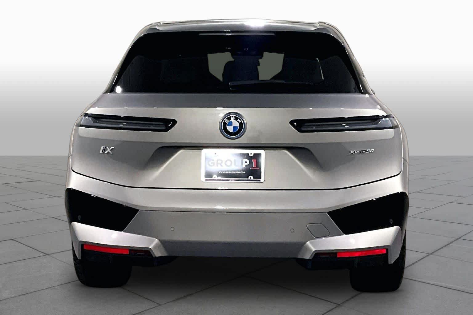 Used 2025 BMW iX xDrive50 w/ Premium Package AWD/4WD image 4