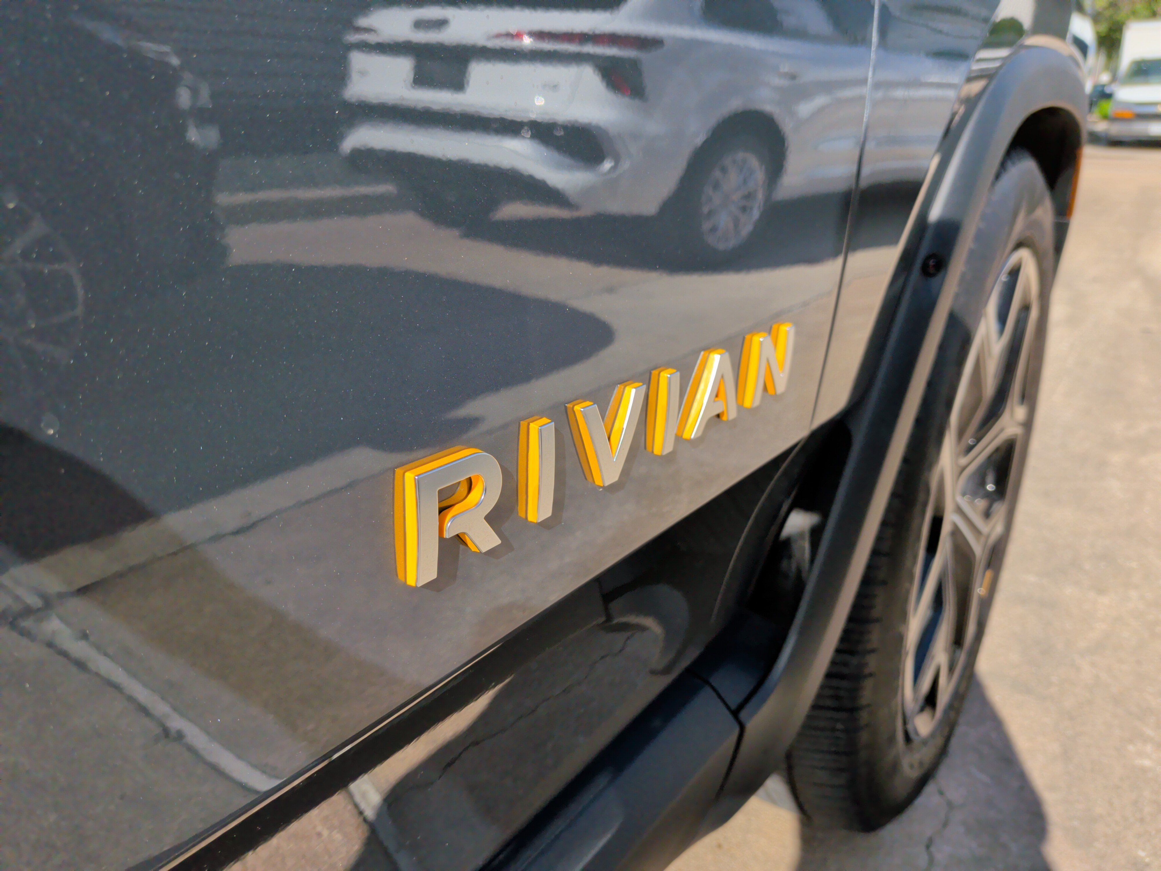 Used 2024 Rivian R1S Adventure AWD/4WD image 39