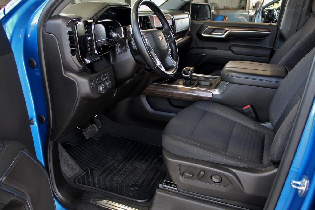 Used 2024 Chevrolet Silverado 1500 LT w/ Z71 Off-Road Package AWD/4WD image 34
