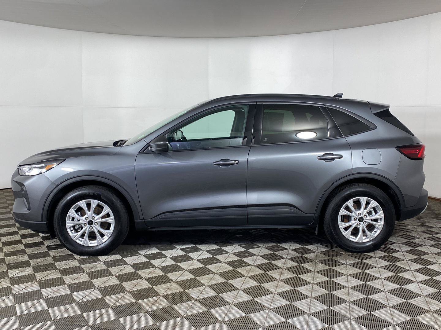 Used 2025 Ford Escape Active FWD image 4