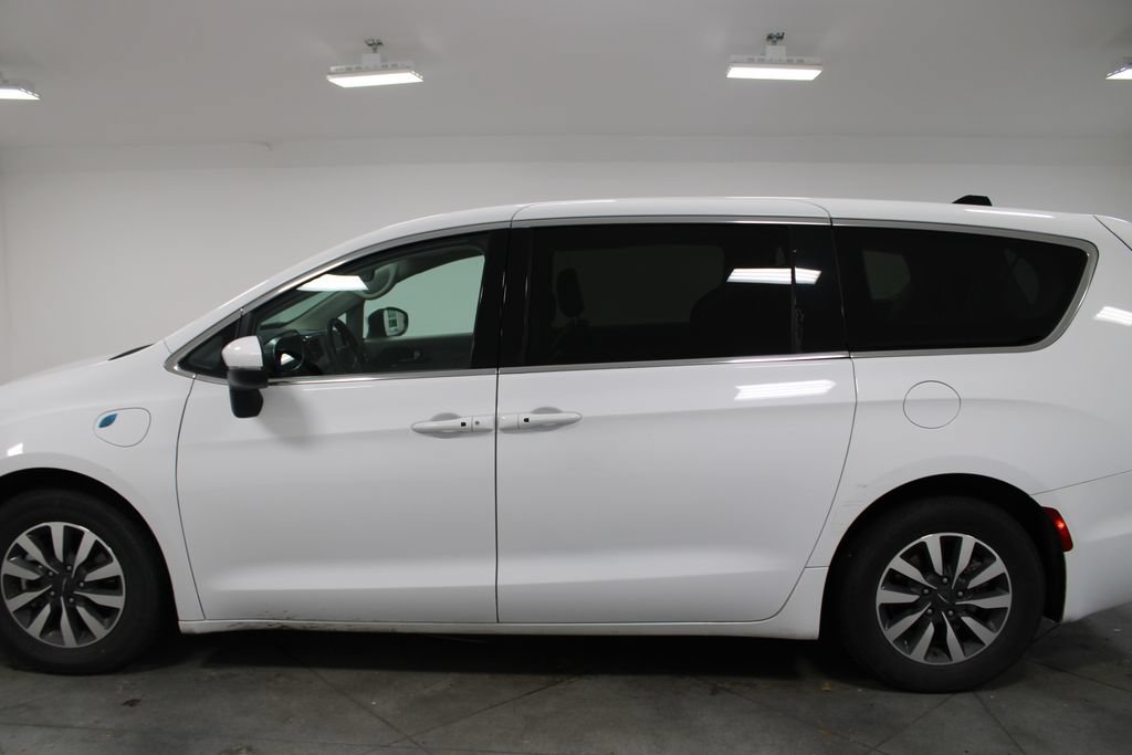 Used 2024 Nissan Versa SR FWD image 52