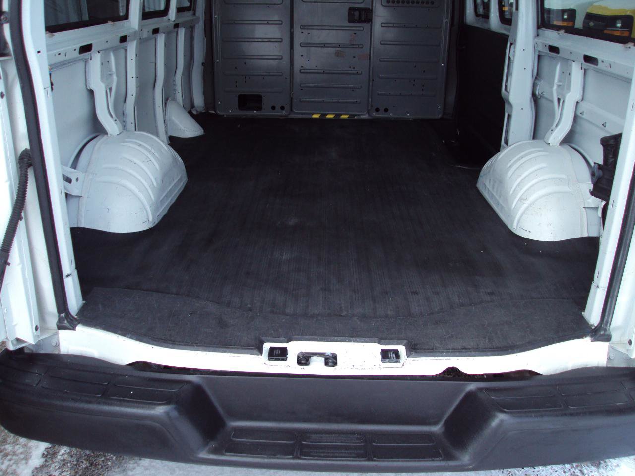 Used 2013 Chevrolet Express 1500 AWD image 8