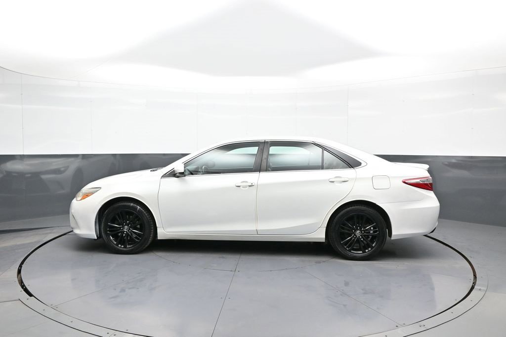 Used 2015 Toyota Camry SE image 9