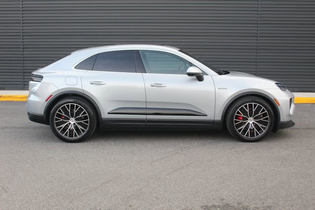 New 2025 Porsche Macan 4S Electric image 9