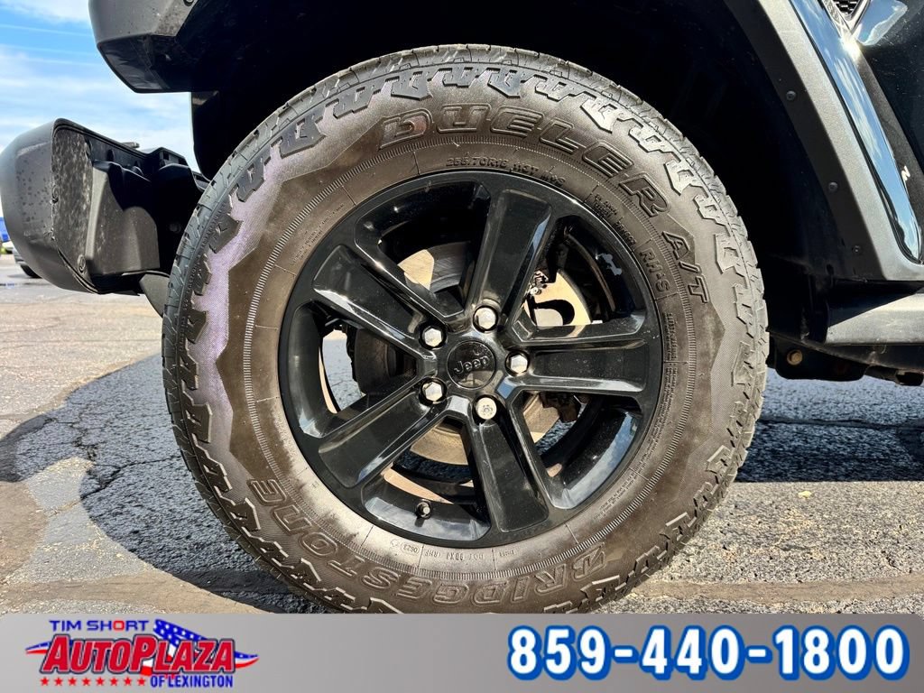 Used 2023 Jeep Wrangler Unlimited Sahara AWD/4WD image 6