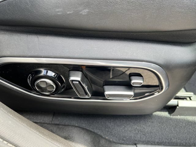 Certified 2022 Jeep Grand Cherokee Overland w/ Luxury Tech Group IV AWD/4WD image 19