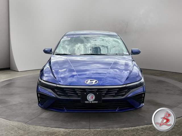 Used 2025 Hyundai Elantra Limited FWD image 2
