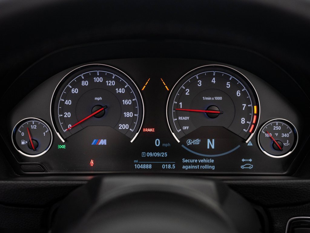 Used 2015 BMW M4 Convertible image 30