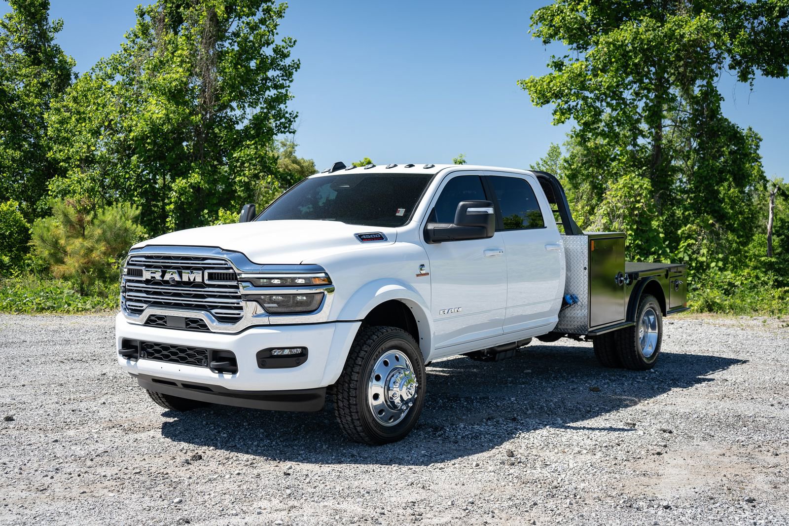 Used 2026 RAM 4500 4x4 Crew Cab DRW w/ Laramie Trim Package image 3