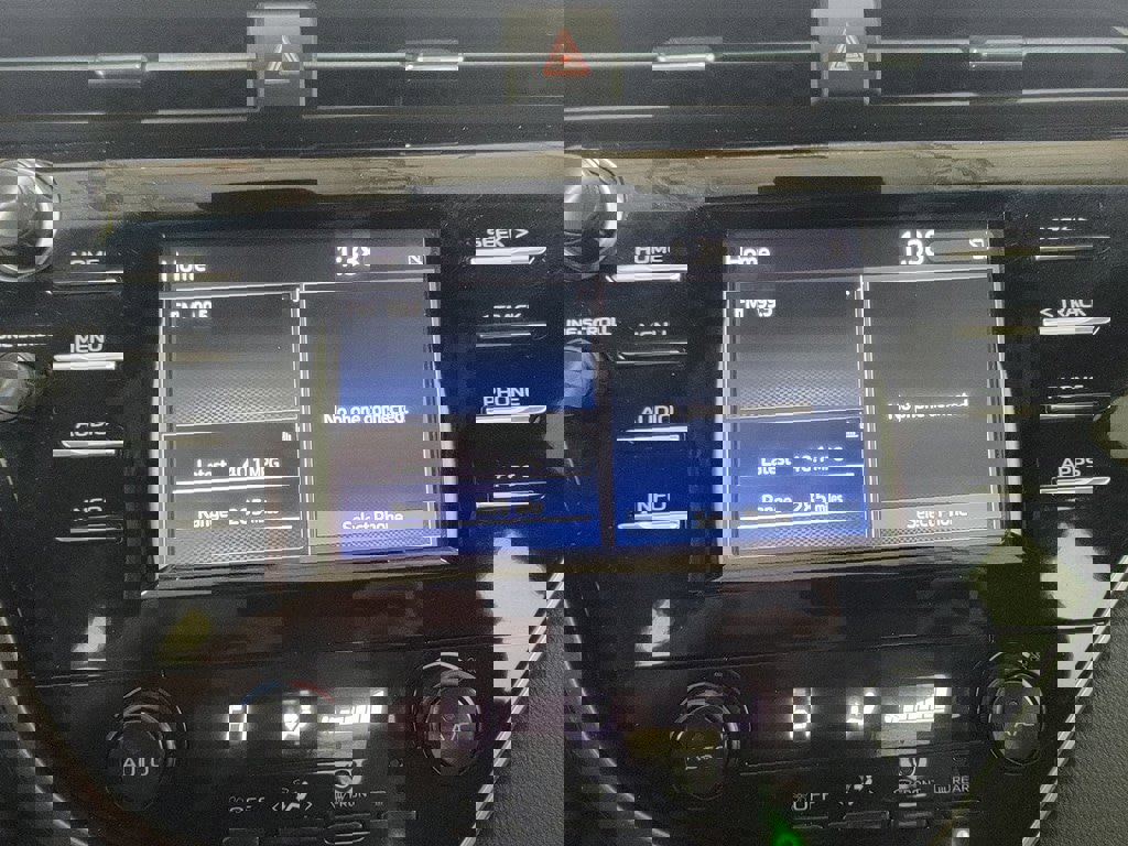 Used 2018 Toyota Camry SE w/ Moonroof Package image 21