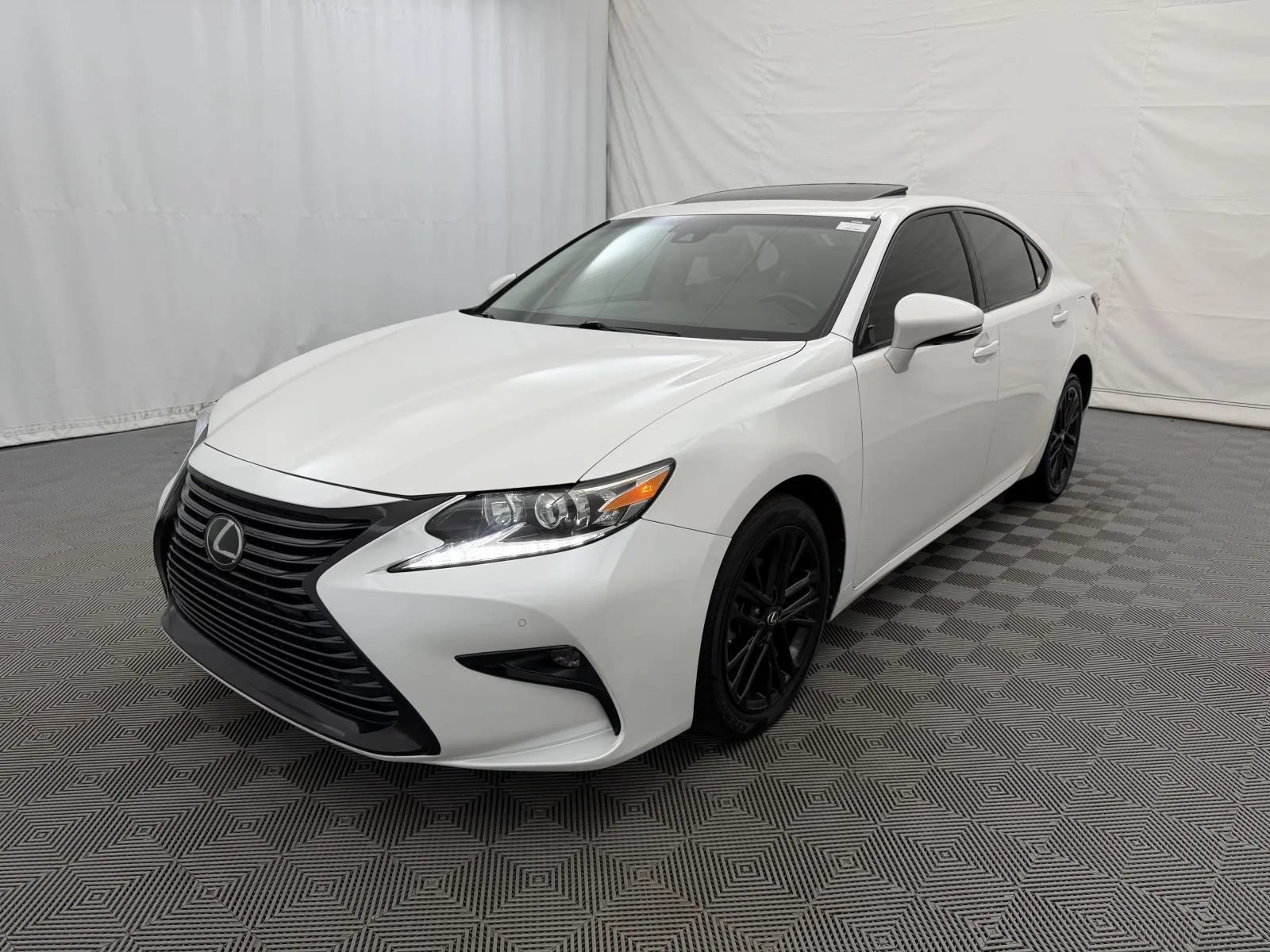 Used 2017 Lexus ES 350 FWD image 2