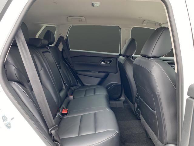 Used 2025 Nissan Rogue SL AWD/4WD image 30