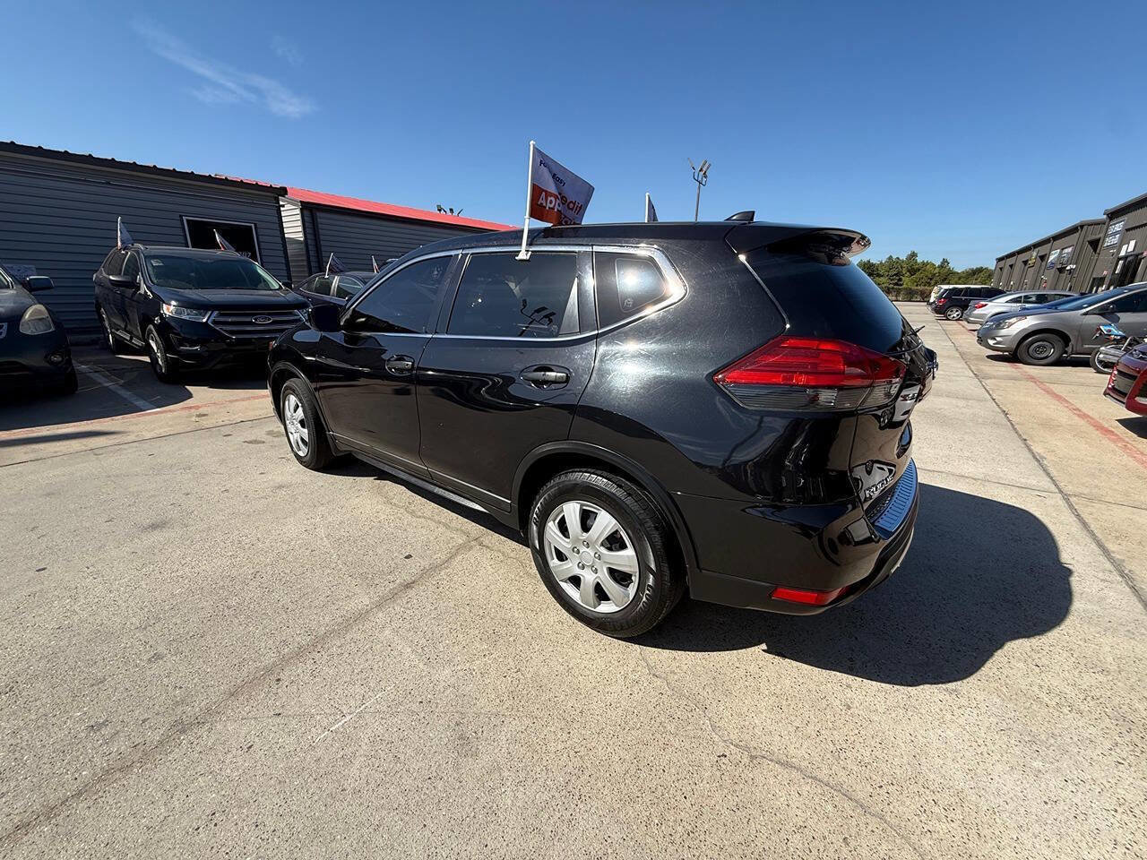 Used 2017 Nissan Rogue S image 18