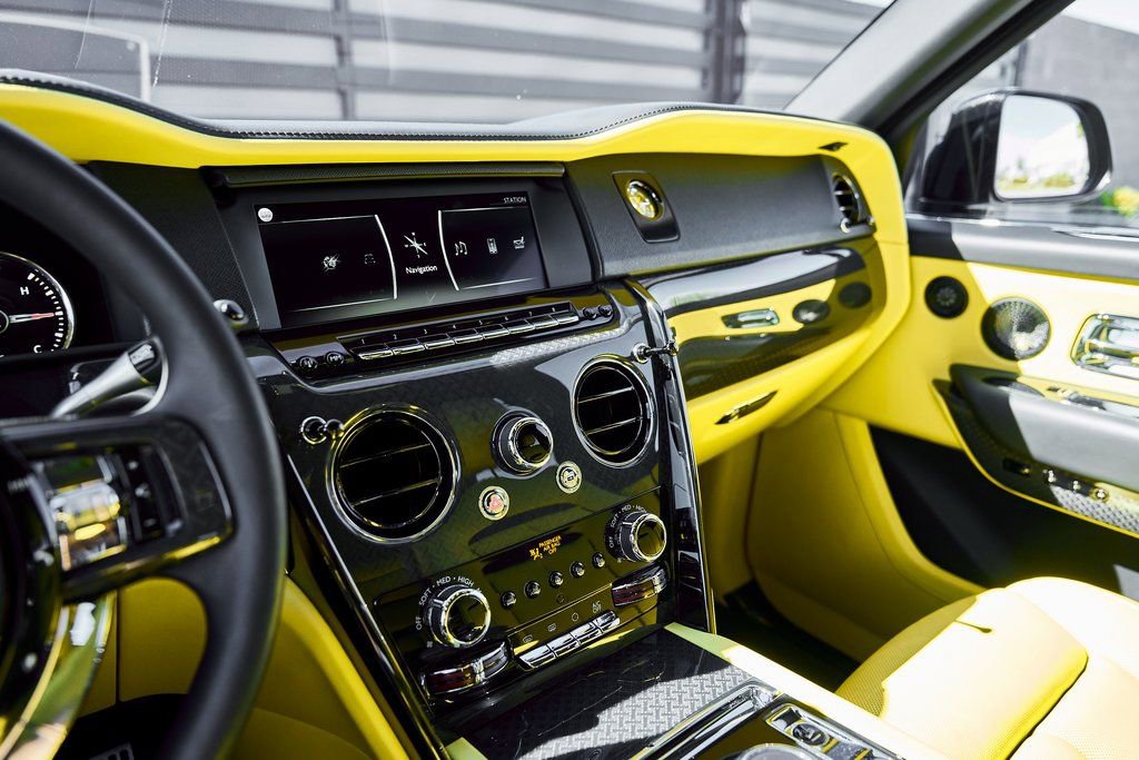 Used 2022 Rolls-Royce Cullinan Black Badge w/ Dark Exterior Package image 73