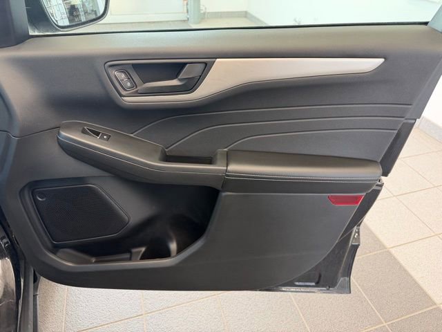 Used 2022 Ford Escape SE w/ Convenience Package image 16