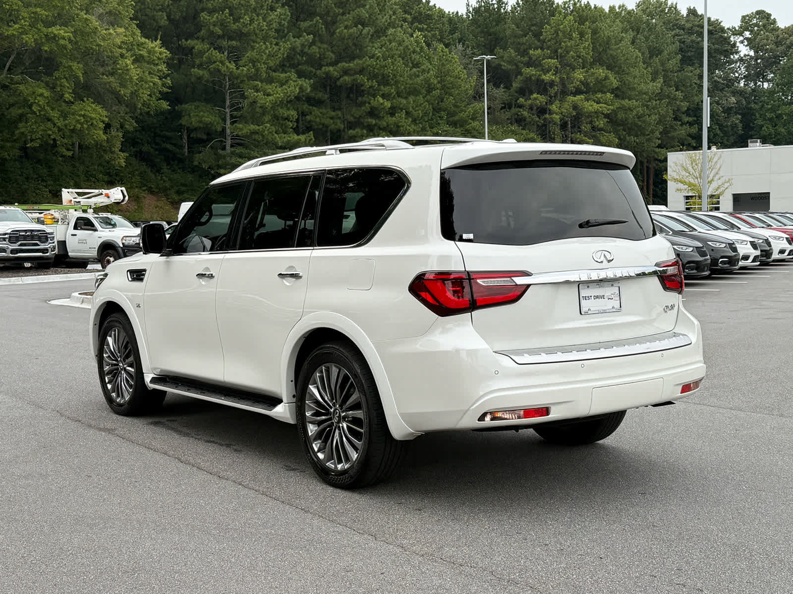 Used 2019 INFINITI QX80 Luxe w/ Proactive Package AWD/4WD image 3