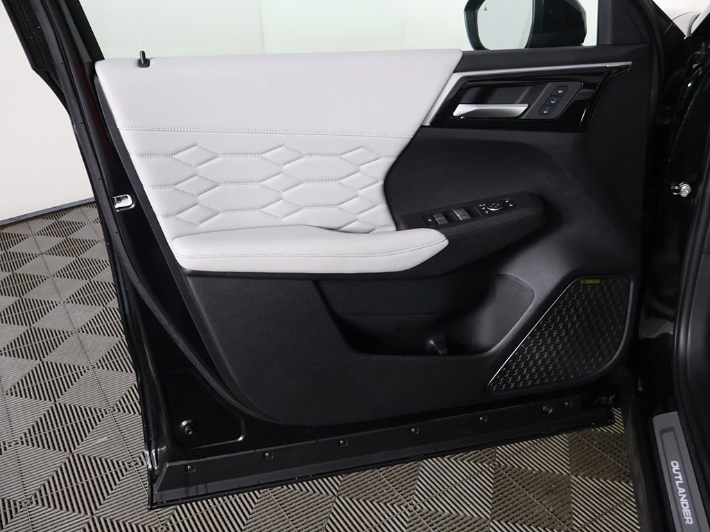 New 2025 Mitsubishi Outlander SEL image 29
