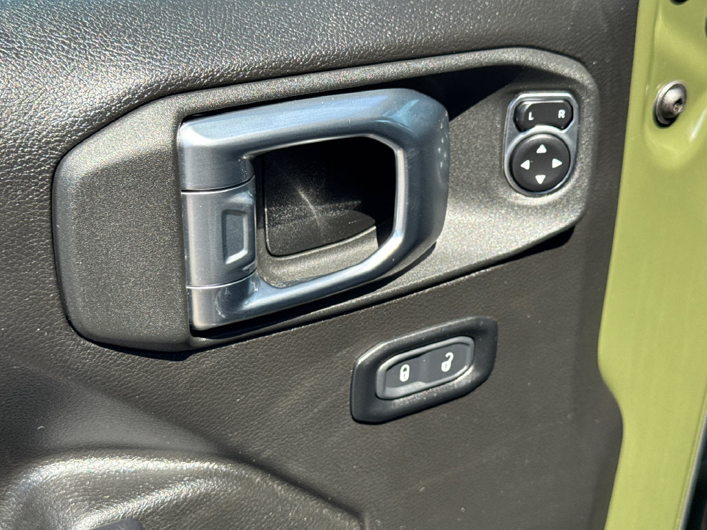 Certified 2024 Jeep Wrangler Unlimited w/ Convenience Group AWD/4WD image 28