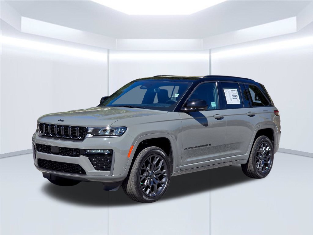 New 2027 Jeep Grand Cherokee Summit AWD/4WD image 2