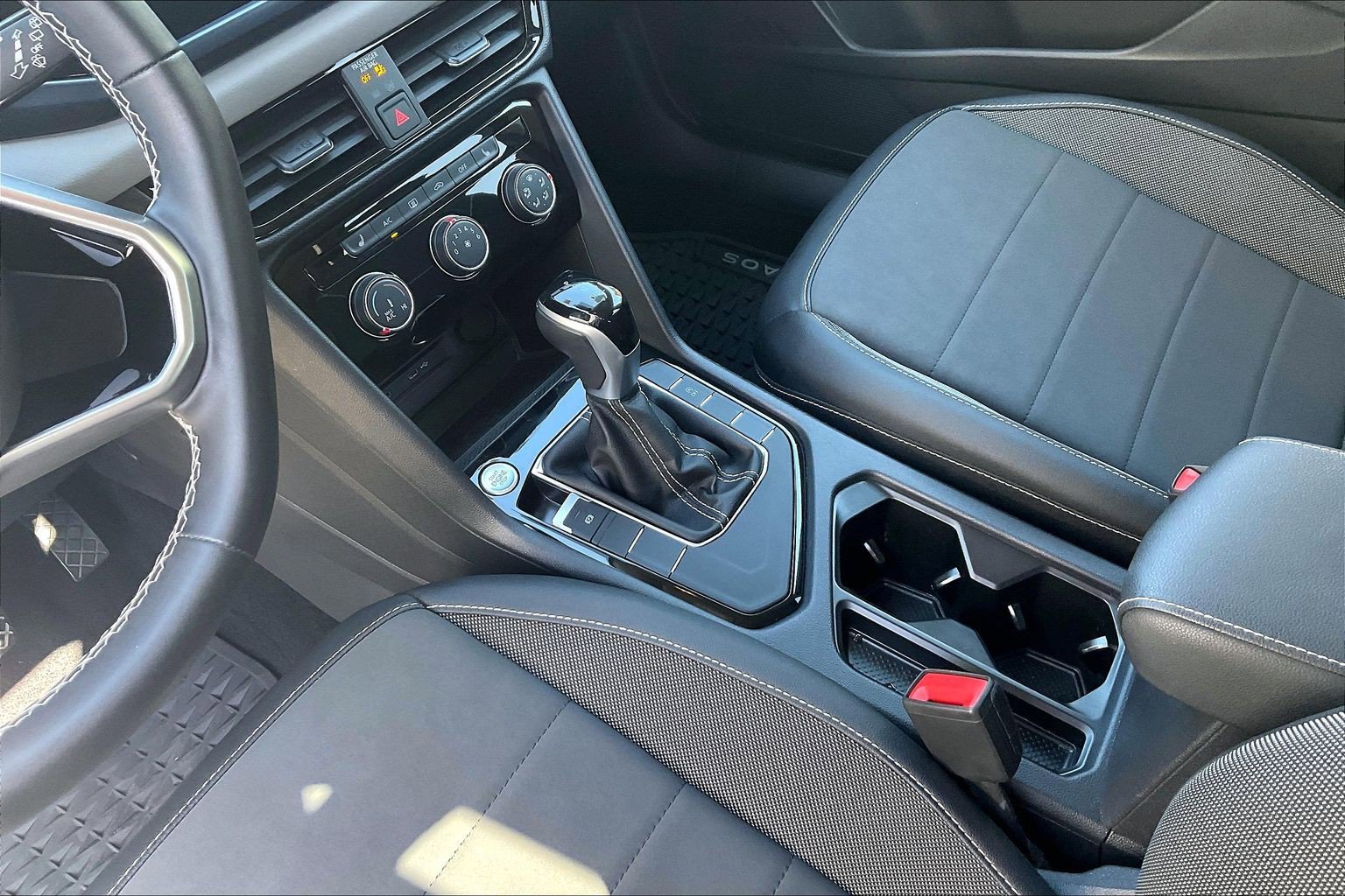 Certified 2023 Volkswagen Taos SE w/ Black Wheel Package FWD image 17